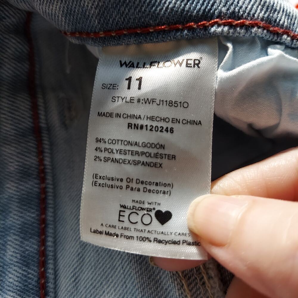 Wallflower Fearless Curvy Super High Rise Light Wash Denim Jean Shorty Shorts - Picture 8 of 9
